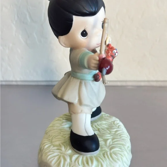 Precious Moments Disney Mulan & Mushu You Keep Me On Target 202032 (SB1505) - Picture 9 of 15